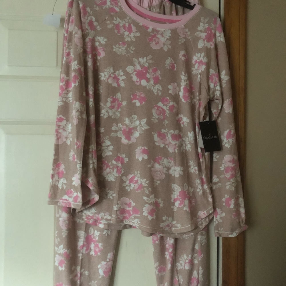 Cuddl Duds Floral Long Sleeve Pajama set - Picture 5 of 16